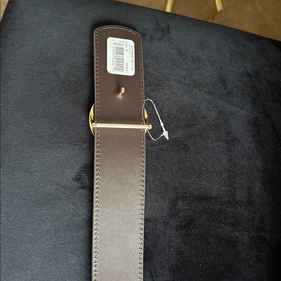 Tory Burch Willa Metallic Belt - Gold
100% Authentic - Picture 5 of 5